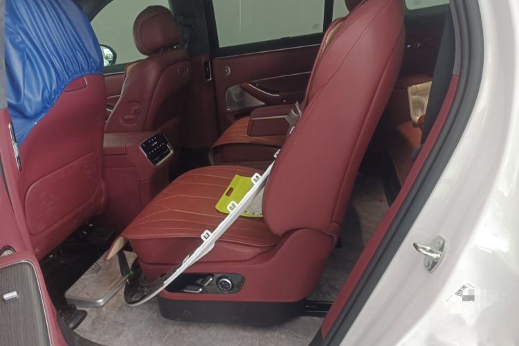 Used Hima AITO M8 2025 Extended-Range Ultra Version 53.4 kWh 6-Seater Edition Left Rear Seat