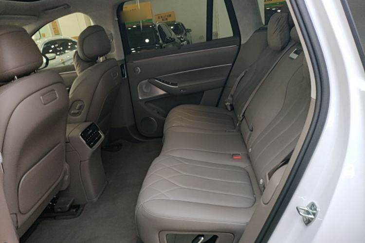 Used Hima AITO M8 2025 Model Pure Electric Max+ Five-Seat Long-Range Version Left Rear Seat