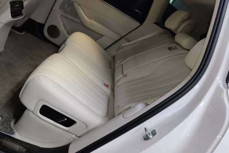 Used Hima AITO M8 2025 Extended-Range Max+ Version 53.4 kWh 5-Seater Edition Left Rear Seat