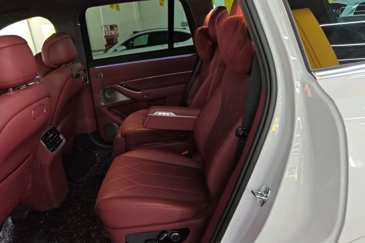 Used Hima AITO M8 2025 Extended-Range Max+ Version 53.4 kWh 6-Seater Edition Left Rear Seat