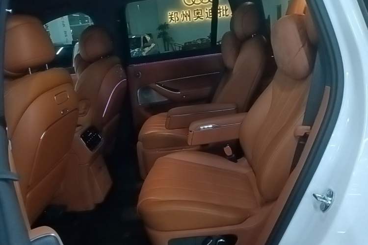 Used Hima AITO M8 2025 Extended-Range Max+ Version 53.4 kWh 6-Seater Edition Left Rear Seat