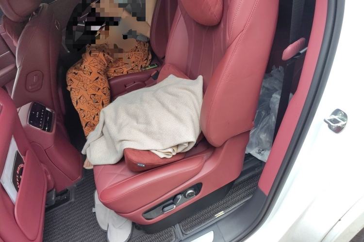 Used Hima AITO M8 2025 Extended-Range Max+ Version 53.4 kWh 6-Seater Edition Left Rear Seat