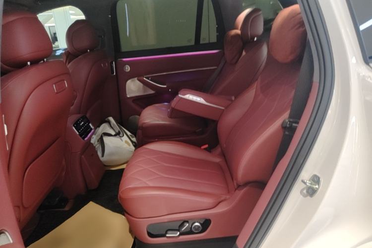 Used Hima AITO M8 2025 Extended-Range Ultra Version 53.4 kWh 6-Seater Edition Left Rear Seat