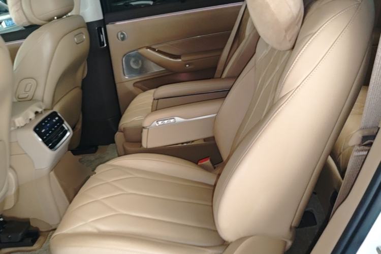 Used Hima AITO M8 2025 Extended-Range Ultra Version 53.4 kWh 6-Seater Edition Left Rear Seat