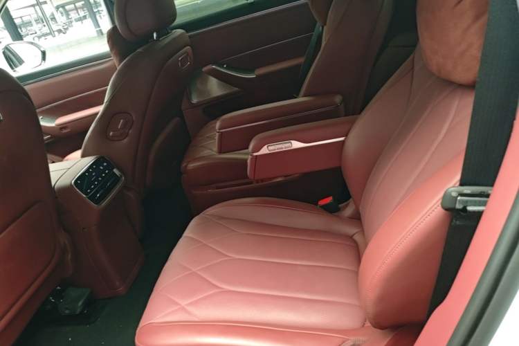 Used Hima AITO M8 2025 Extended-Range Ultra Version 53.4 kWh 6-Seater Edition Left Rear Seat