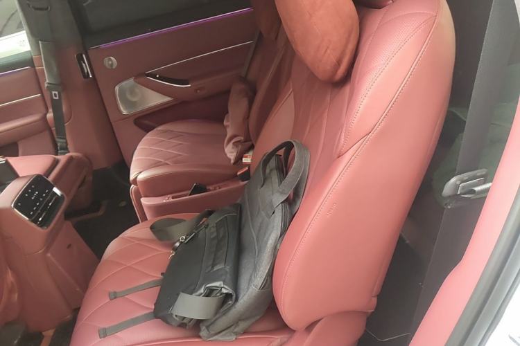 Used Hima AITO M8 2025 Extended-Range Ultra Version 53.4 kWh 6-Seater Edition Left Rear Seat