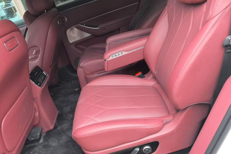 Used Hima AITO M8 2025 Extended-Range Max+ Version 53.4 kWh 6-Seater Edition Left Rear Seat