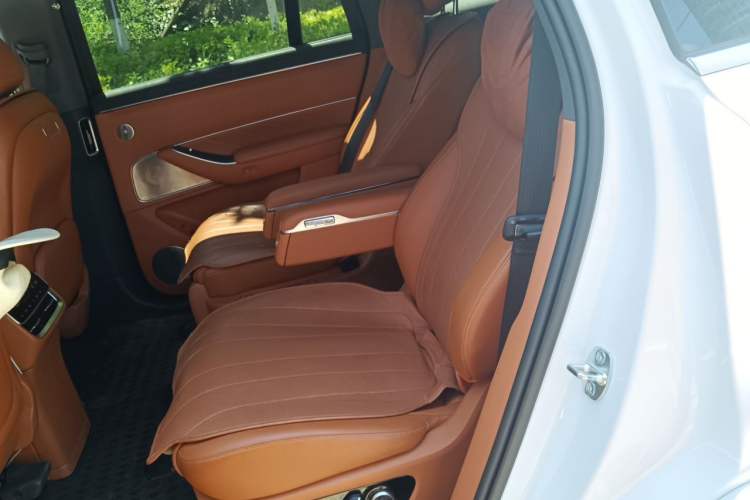 Used Hima AITO M8 2025 Extended-Range Max+ Version 53.4 kWh 6-Seater Edition Left Rear Seat