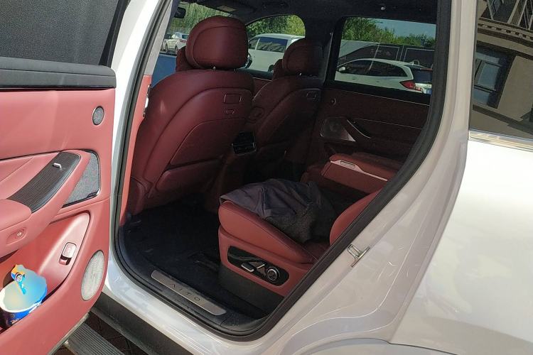 Used Hima AITO M8 2025 Extended-Range Max+ Version 53.4 kWh 6-Seater Edition Left Rear Seat