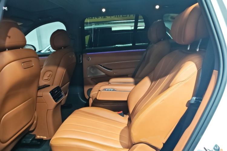 Used Hima AITO M8 2025 Extended-Range Ultra Version 53.4 kWh 6-Seater Edition Left Rear Seat