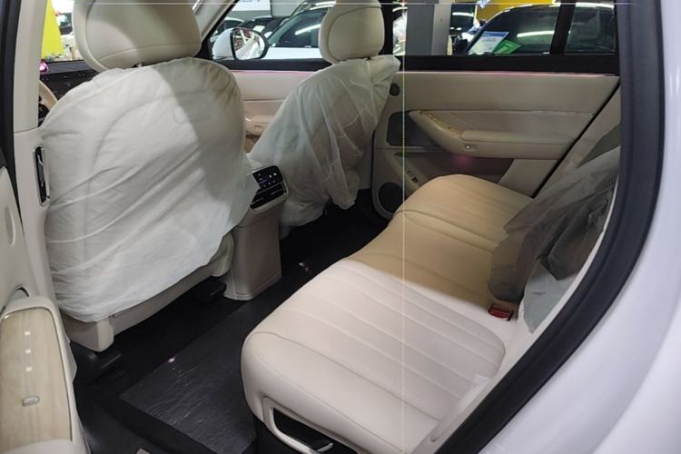 Used Hima AITO M8 2025 Extended-Range Max Version 37 kWh 5-Seater Left Rear Seat