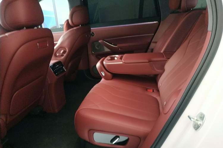 Used Hima AITO M8 2025 Extended-Range Max+ Version 53.4 kWh 5-Seater Edition Left Rear Seat