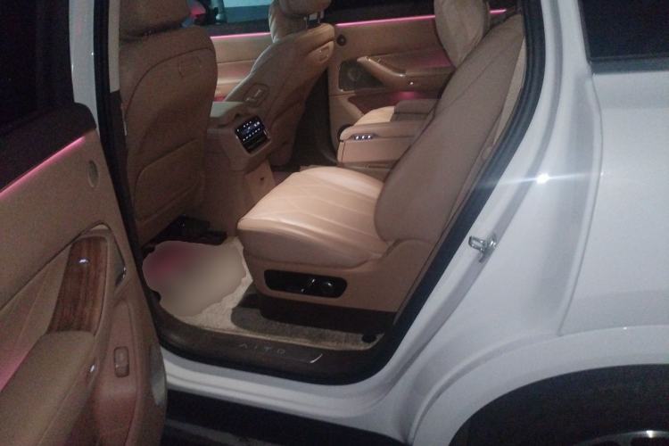 Used Hima AITO M8 2025 Extended-Range Ultra Version 53.4 kWh 6-Seater Edition Left Rear Seat