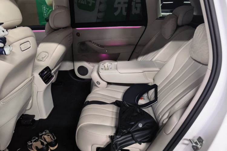 Used Hima AITO M8 2025 Extended-Range Max+ Version 53.4 kWh 5-Seater Edition Left Rear Seat