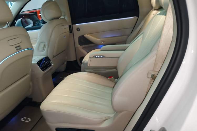 Used Hima AITO M8 2025 Extended-Range Max+ Version 53.4 kWh 6-Seater Edition Left Rear Seat
