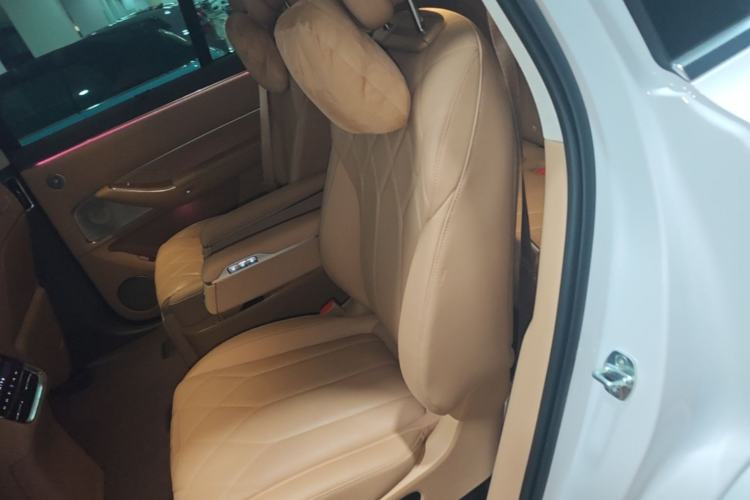 Used Hima AITO M8 2025 Model, Pure Electric Max+ Six-Seat Long-Range Version Left Rear Seat