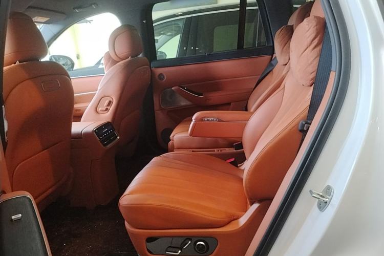 Used Hima AITO M8 2025 Extended-Range Max+ Version 53.4 kWh 6-Seater Edition Left Rear Seat