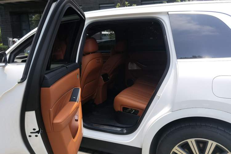 Used Hima AITO M8 2025 Extended-Range Max+ Version 53.4 kWh 5-Seater Edition Left Rear Seat