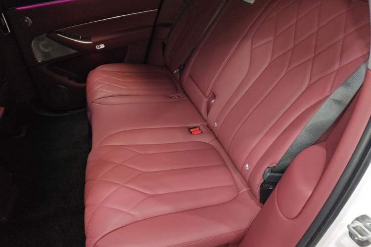 Used Hima AITO M8 2025 Extended-Range Max+ Version 53.4 kWh 5-Seater Edition Left Rear Seat