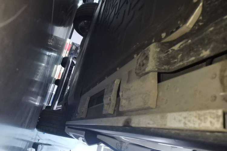 Used Hima AITO M8 2025 Extended-Range Max+ Version 53.4 kWh 5-Seater Edition Left Side Sill