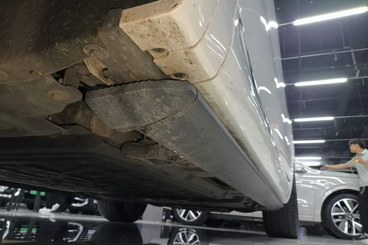 Used Hima AITO M8 2025 Extended-Range Max+ Version 53.4 kWh 6-Seater Edition Left Side Sill