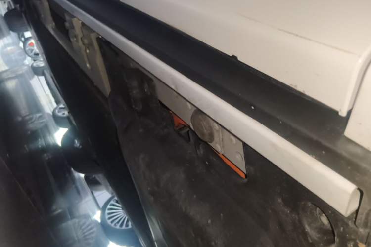 Used Hima AITO M8 2025 Extended-Range Max+ Version 53.4 kWh 5-Seater Edition Left Side Sill