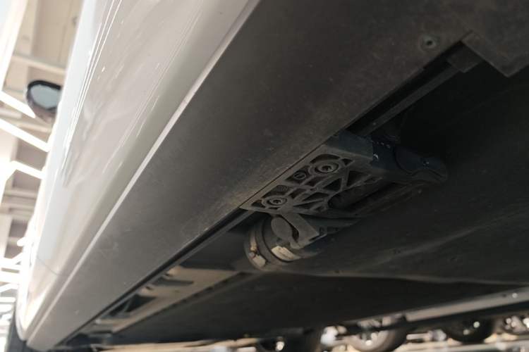 Used Hima AITO M8 2025 Extended-Range Max+ Version 53.4 kWh 6-Seater Edition Left Side Sill