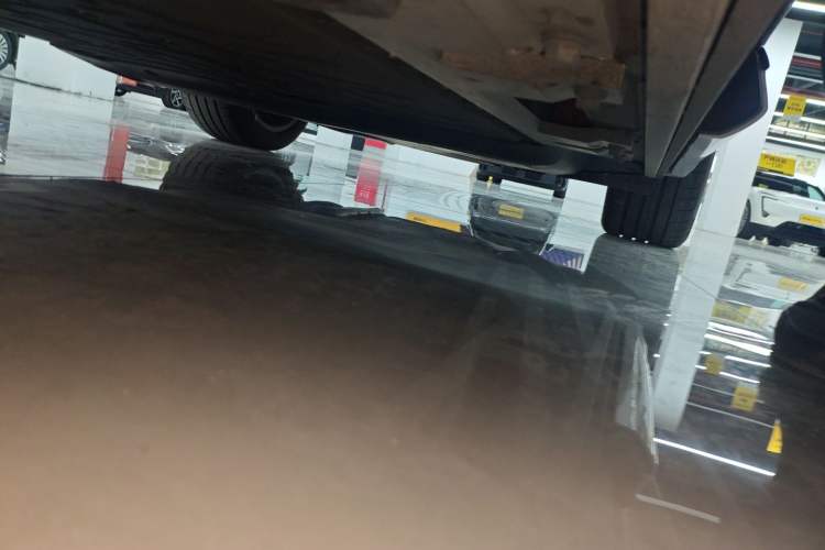 Used Hima AITO M8 2025 Extended-Range Ultra Version 53.4 kWh 6-Seater Edition Left Side Sill