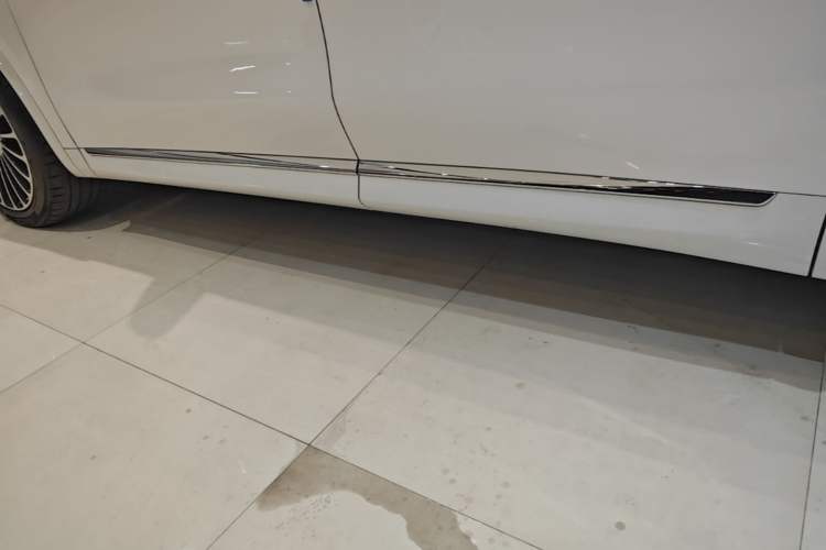 Used Hima AITO M8 2025 Extended-Range Max Version 37 kWh 6-Seater Left Side Sill