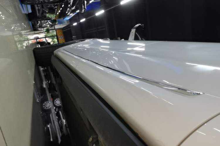 Used Hima AITO M8 2025 Extended-Range Ultra Version 53.4 kWh 6-Seater Edition Left Side Sill