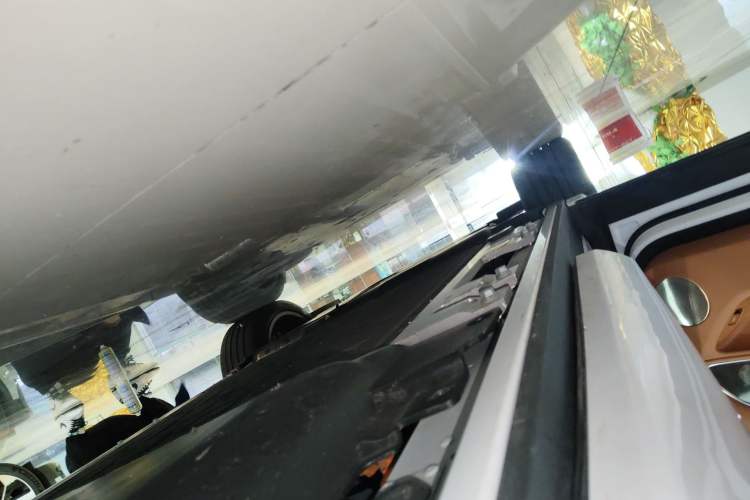 Used Hima AITO M8 2025 Extended-Range Ultra Version 53.4 kWh 5-Seater Edition Left Side Sill