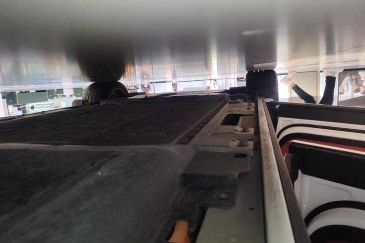 Used Hima AITO M8 2025 Extended-Range Ultra Version 53.4 kWh 6-Seater Edition Left Side Sill