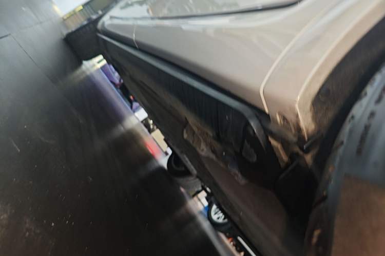 Used Hima AITO M8 2025 Extended-Range Max+ Version 53.4 kWh 6-Seater Edition Left Side Sill