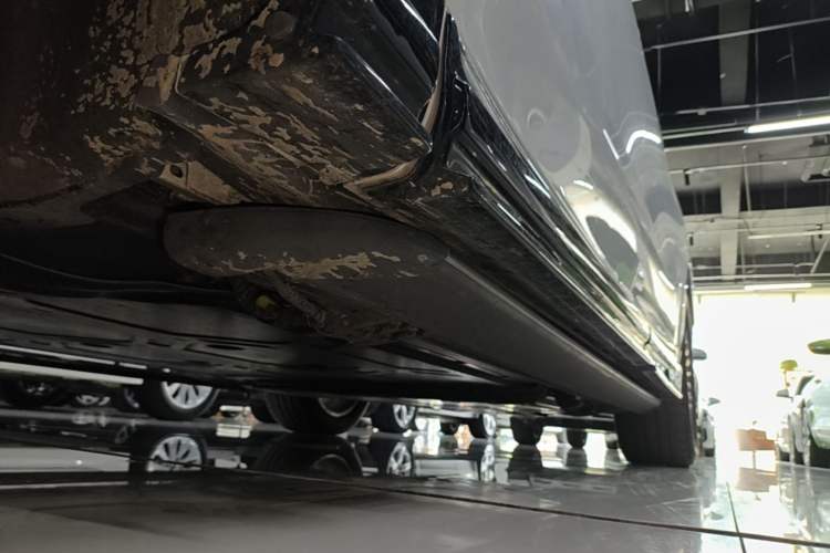 Used Hima AITO M8 2025 Extended-Range Max+ Version 53.4 kWh 6-Seater Edition Left Side Sill