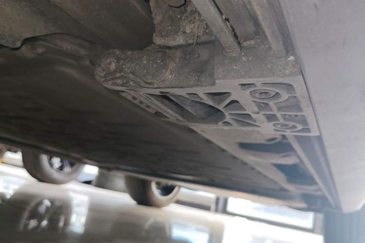 Used Hima AITO M8 2025 Extended-Range Ultra Version 53.4 kWh 6-Seater Edition Left Side Sill