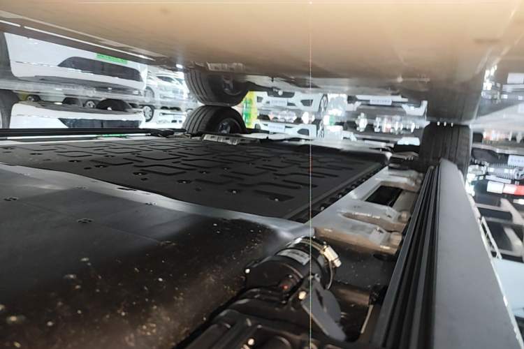 Used Hima AITO M8 2025 Extended-Range Max Version 37 kWh 5-Seater Left Side Sill