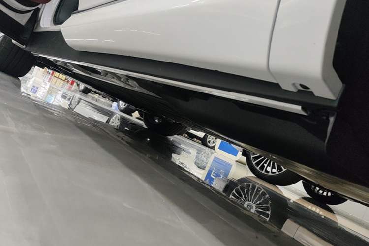 Used Hima AITO M8 2025 Extended-Range Max+ Version 53.4 kWh 5-Seater Edition Left Side Sill
