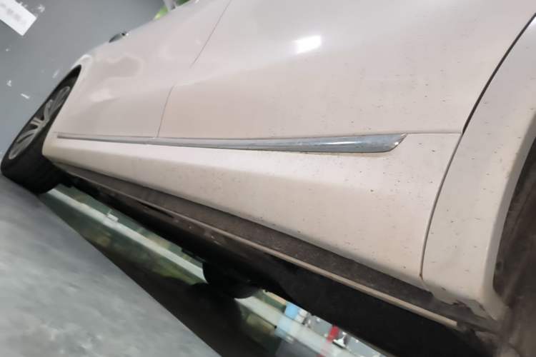 Used Hima AITO M8 2025 Extended-Range Max+ Version 53.4 kWh 5-Seater Edition Left Side Sill