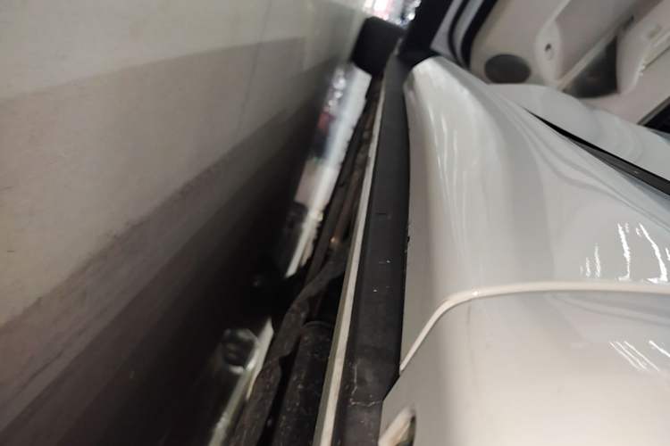 Used Hima AITO M8 2025 Extended-Range Max+ Version 53.4 kWh 6-Seater Edition Left Side Sill