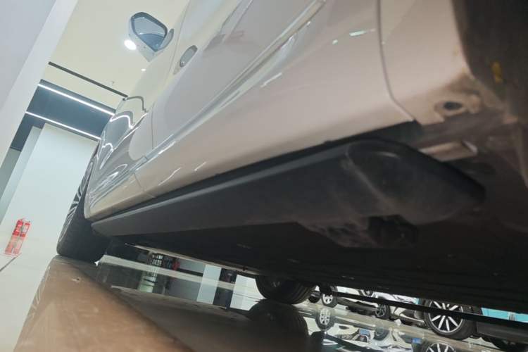 Used Hima AITO M8 2025 Model, Pure Electric Max+ Six-Seat Long-Range Version Left Side Sill