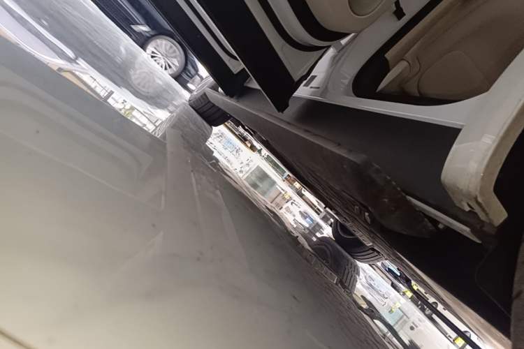Used Hima AITO M8 2025 Extended-Range Ultra Version 53.4 kWh 5-Seater Edition Left Side Sill