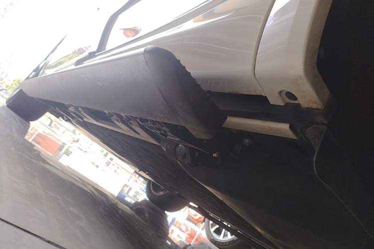 Used Hima AITO M8 2025 Extended-Range Max+ Version 53.4 kWh 6-Seater Edition Left Side Sill