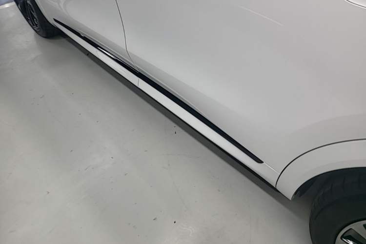 Used Hima AITO M8 2025 Extended-Range Max+ Version 53.4 kWh 5-Seater Edition Left Side Sill