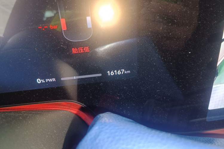 Used Hima AITO M8 2025 Extended-Range Ultra Version 53.4 kWh 6-Seater Edition Odometer Close Up