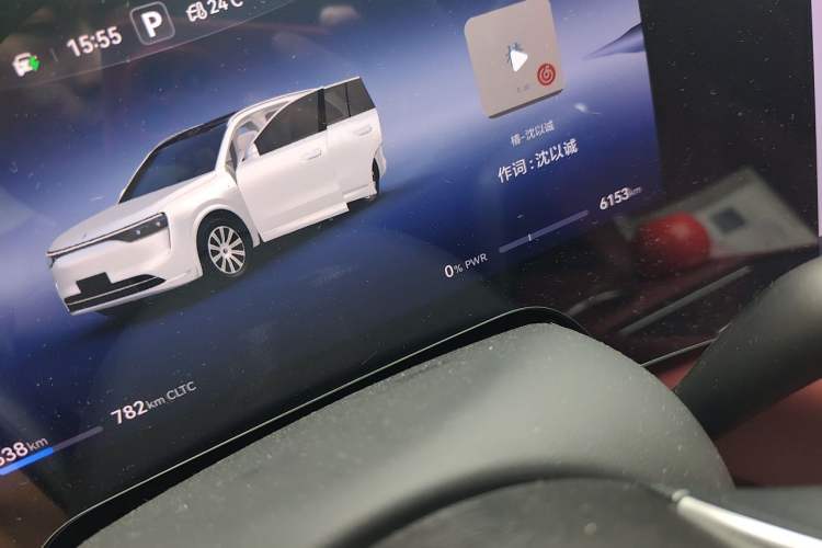 Used Hima AITO M8 2025 Extended-Range Max+ Version 53.4 kWh 5-Seater Edition Odometer Close Up