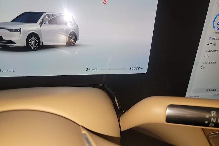 Used Hima AITO M8 2025 Extended-Range Max+ Version 53.4 kWh 6-Seater Edition Odometer Close Up
