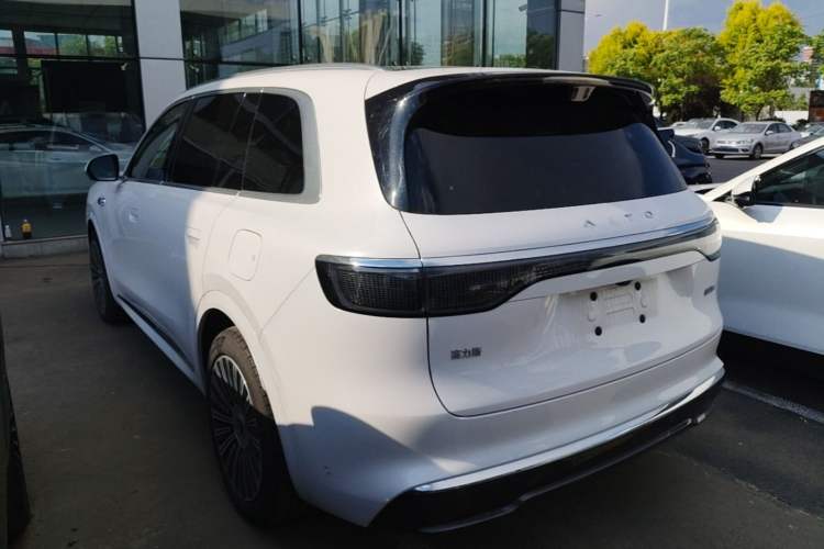 Used Hima AITO M8 2025 Extended-Range Ultra Version 53.4 kWh 6-Seater Edition Rear Left 45 Deg