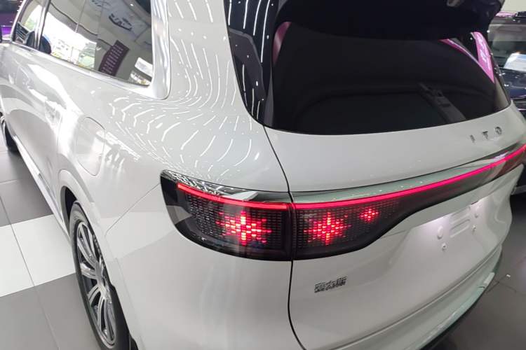 Used Hima AITO M8 2025 Extended-Range Max+ Version 53.4 kWh 5-Seater Edition Rear Left 45 Deg