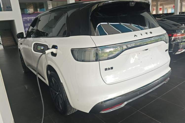 Used Hima AITO M8 2025 Extended-Range Max+ Version 53.4 kWh 6-Seater Edition Rear Left 45 Deg