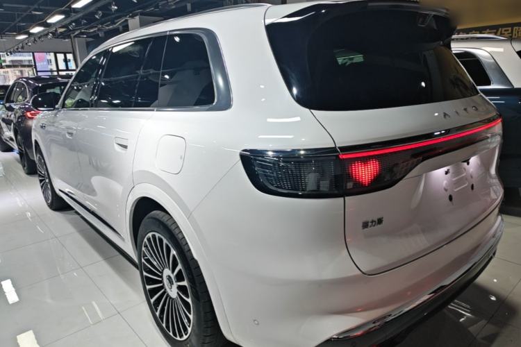 Used Hima AITO M8 2025 Extended-Range Ultra Version 53.4 kWh 6-Seater Edition Rear Left 45 Deg